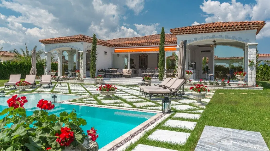 Luxurious four bedroom villa and pool in Sunny Beach for sale