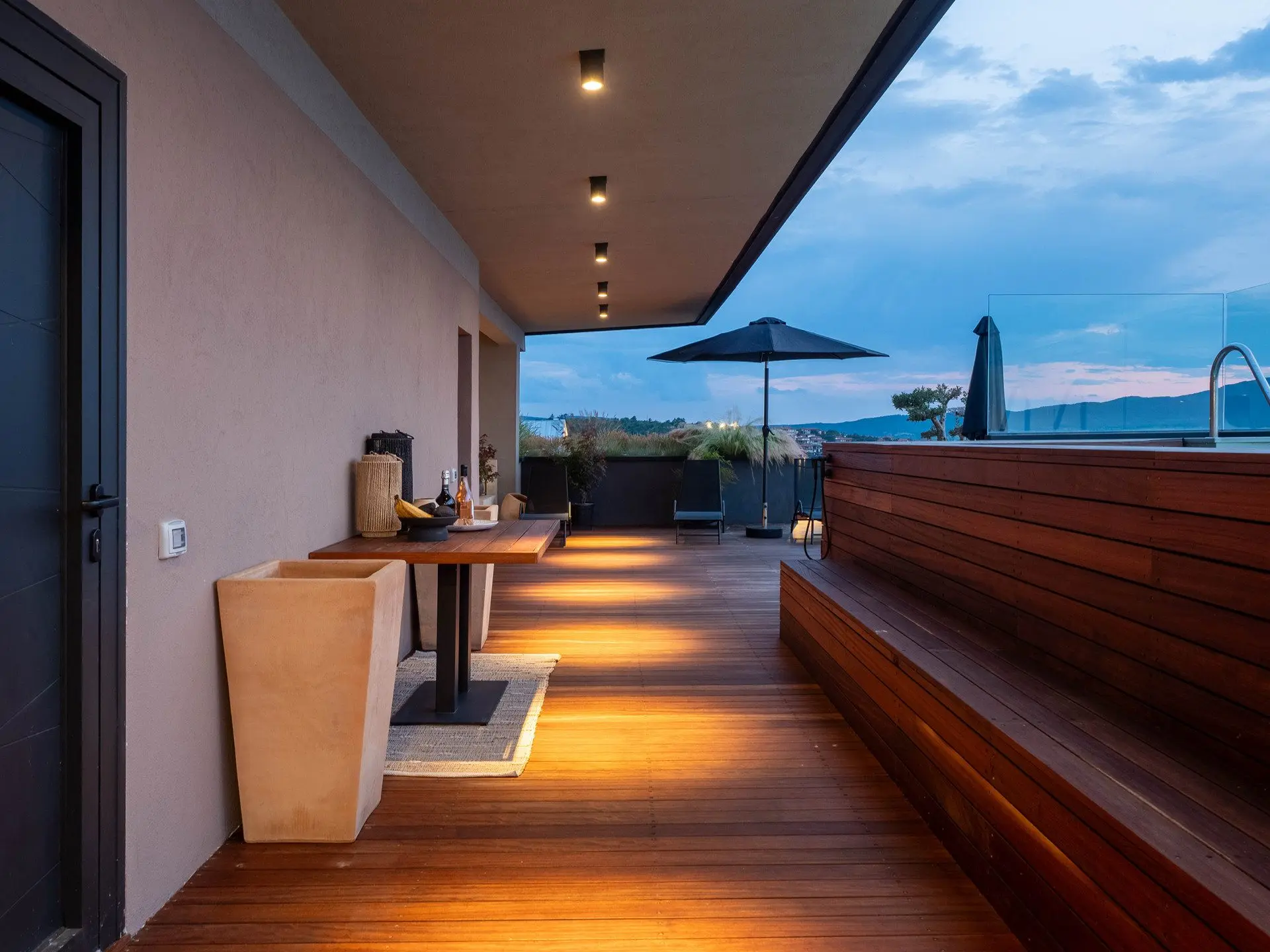 Penthouse with an infinity pool and a view of Marina Port Sozopol