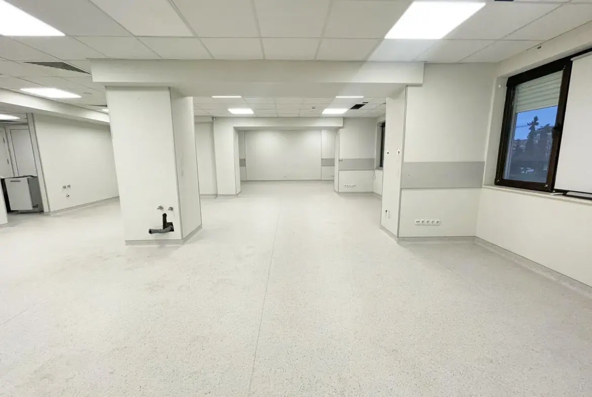 Spacious office with a top location on Moskovska Street for sale