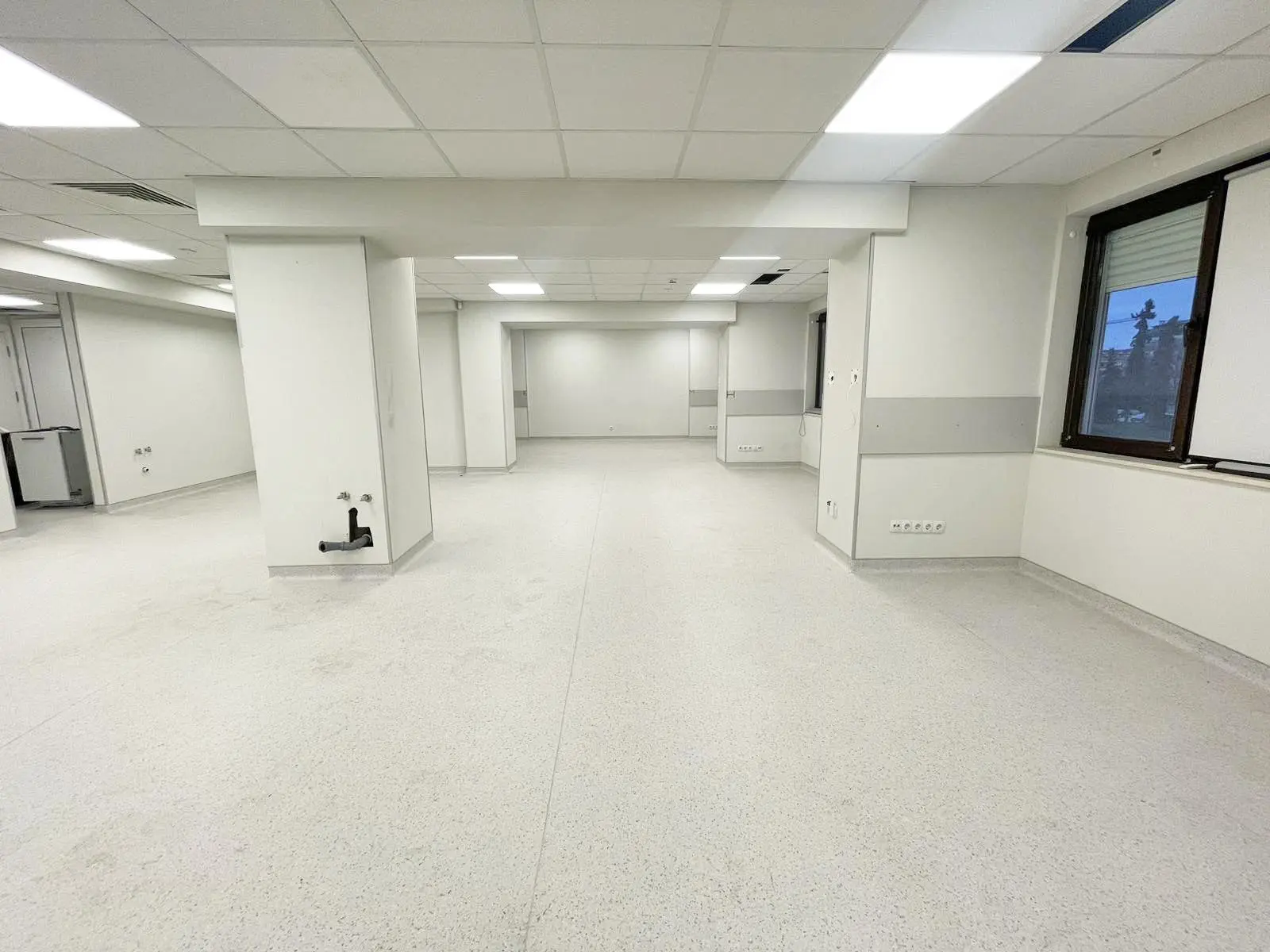 Spacious office with a top location on Moskovska Street for sale