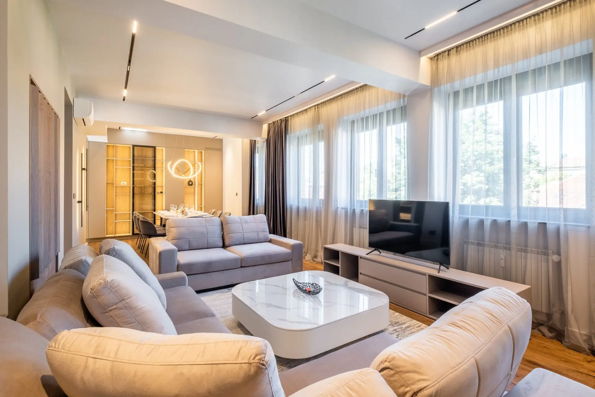 Elegant panoramic apartment on Tsar Osvoboditel Blvd