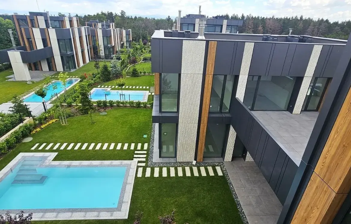 Luxury house in a gated complex near the Anglo-American School