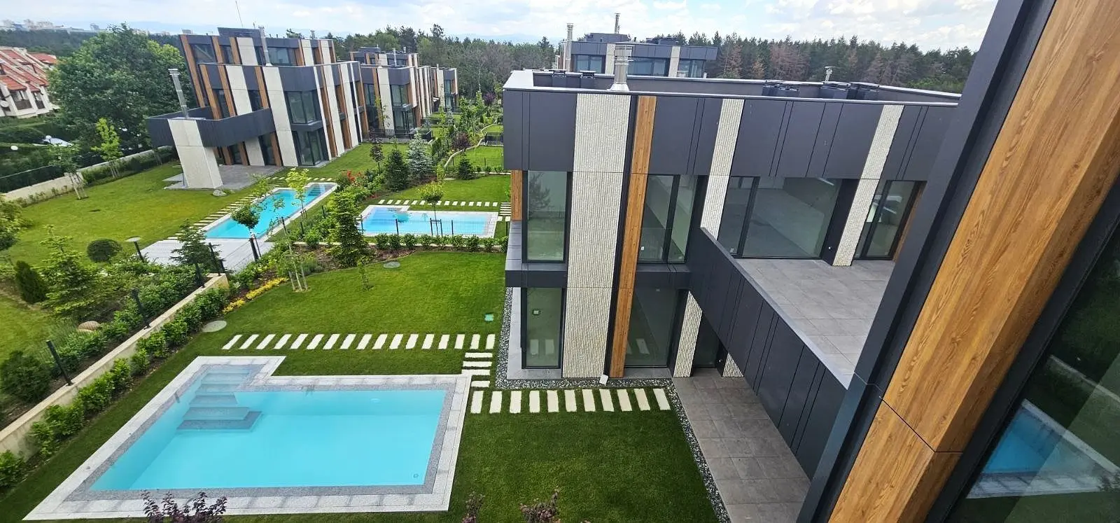 7ea3796eca92b4b28c35b94316551493 Luxury house in a gated complex near the Anglo-American School