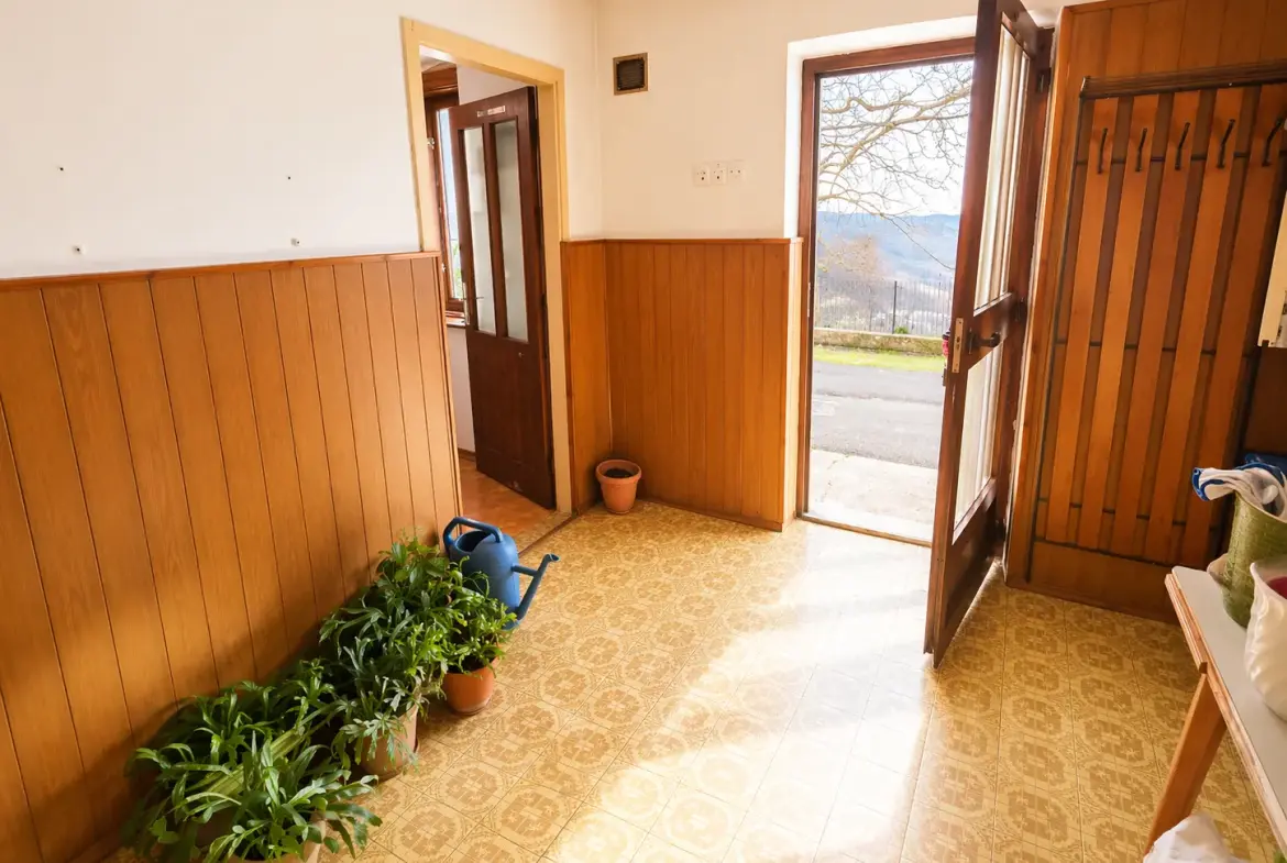 Vipava Valley – Semi-detached house above Vipava Valley