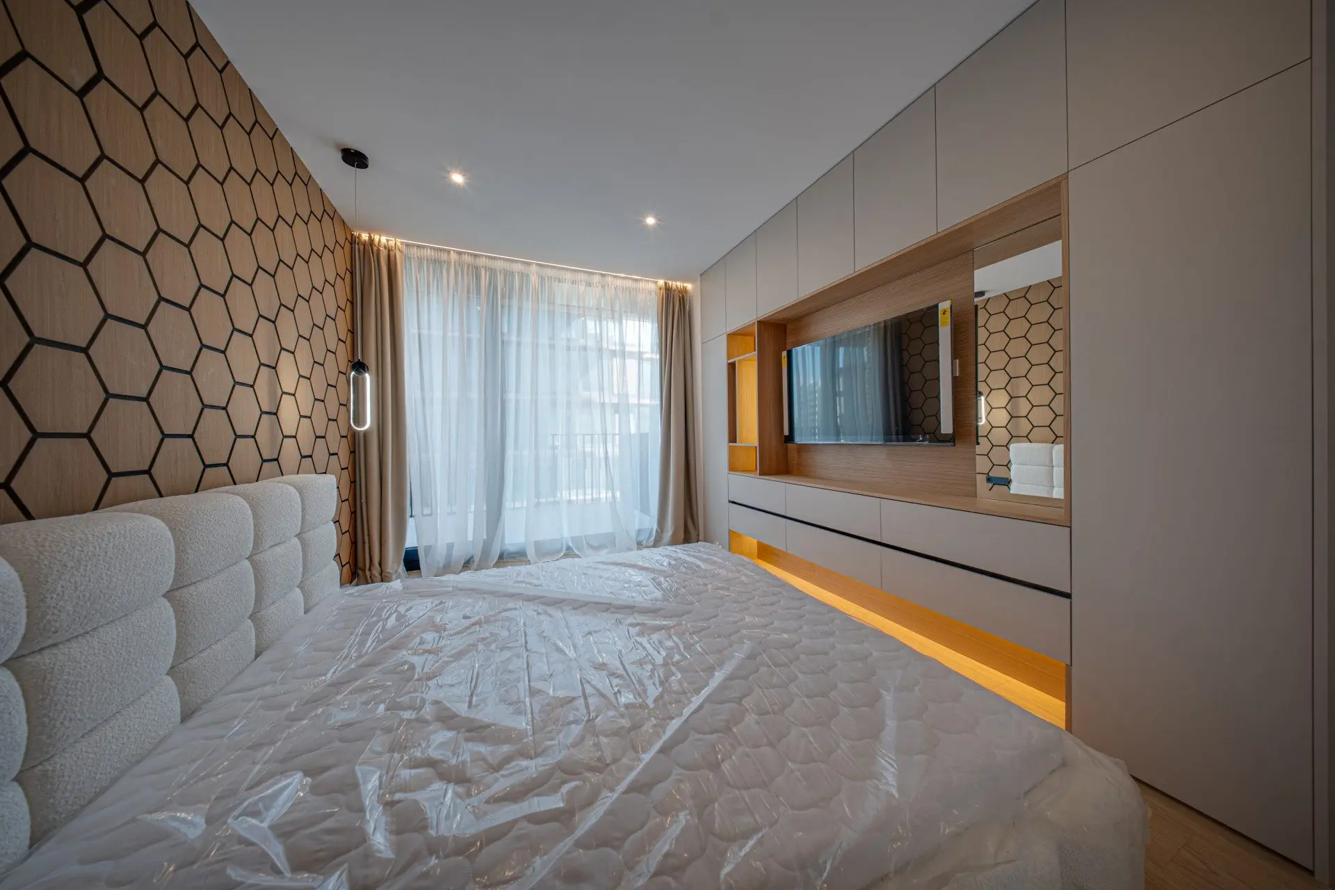 8036f21c0f07be0b6d053ac2673f2b27 Luxurious two-bedroom apartment in an iconic, innovative building Kosher