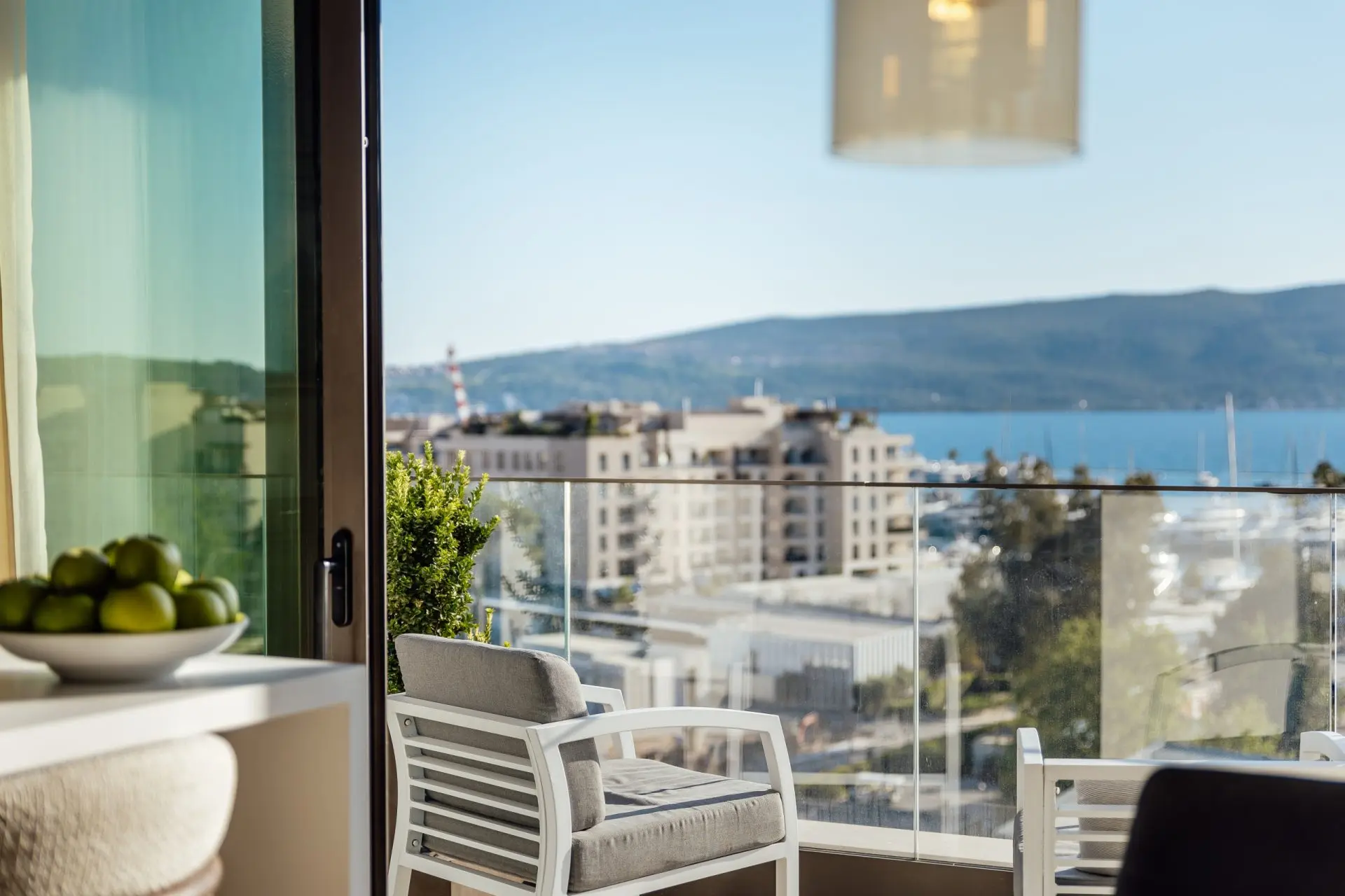 8122eaee343f894e3f52eb3e6dee6b40d429035009d85d881561aa6c2917c2316824d169cccec Sea View Penthouse in Boka Place, Porto Montenegro