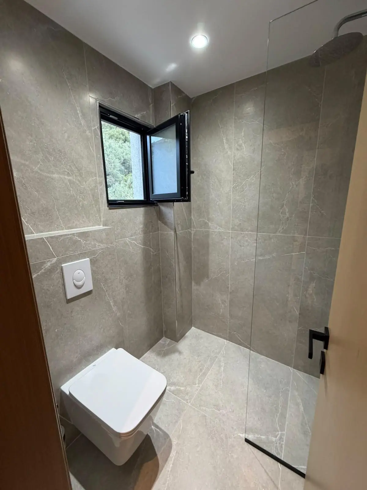 819e63ef-b464-450f-974e-a1874d72650a Luxurious Seaview Villa 2 Borsh For Sale in Saranda, Albania