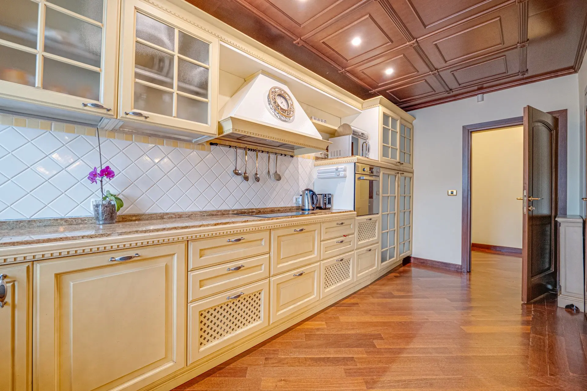 Impressive classic three-bedroom apartment in Manastirski Livadi-West district for sale