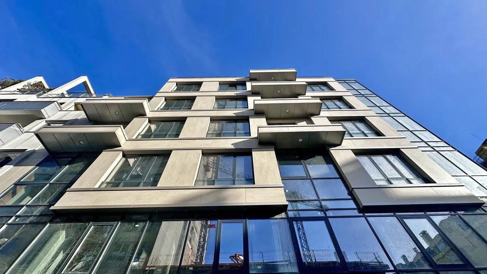 Premises in a new luxury residential building next to James Boucher metro station for sale