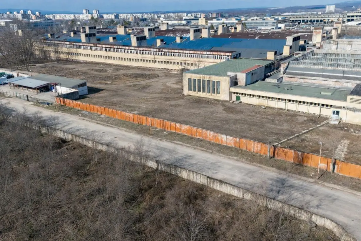 Industrial complex with exceptional potential for manufacturing, logistics and investment for sale