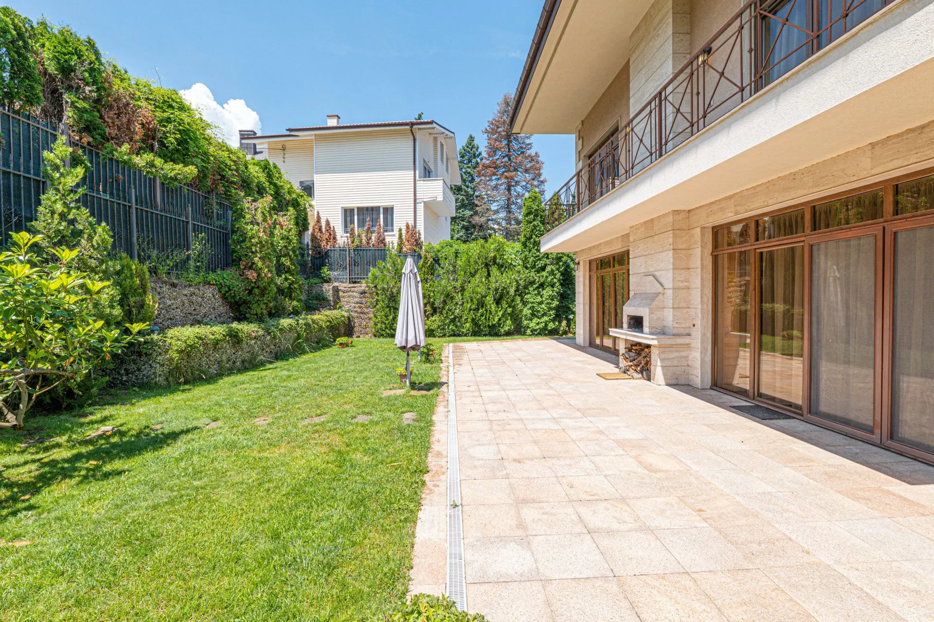 82d7994cbc3ac71b4291babc35d557ff A house with a great location in Boyana district for sale