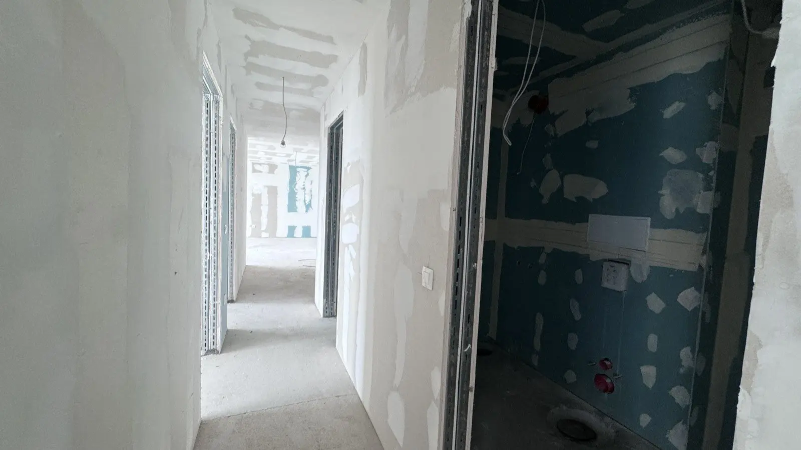 8324b390128e5e291596e2d3c4cdf0cc Three-bedroom apartment in a preferred newly built complex next to Zaimov Park