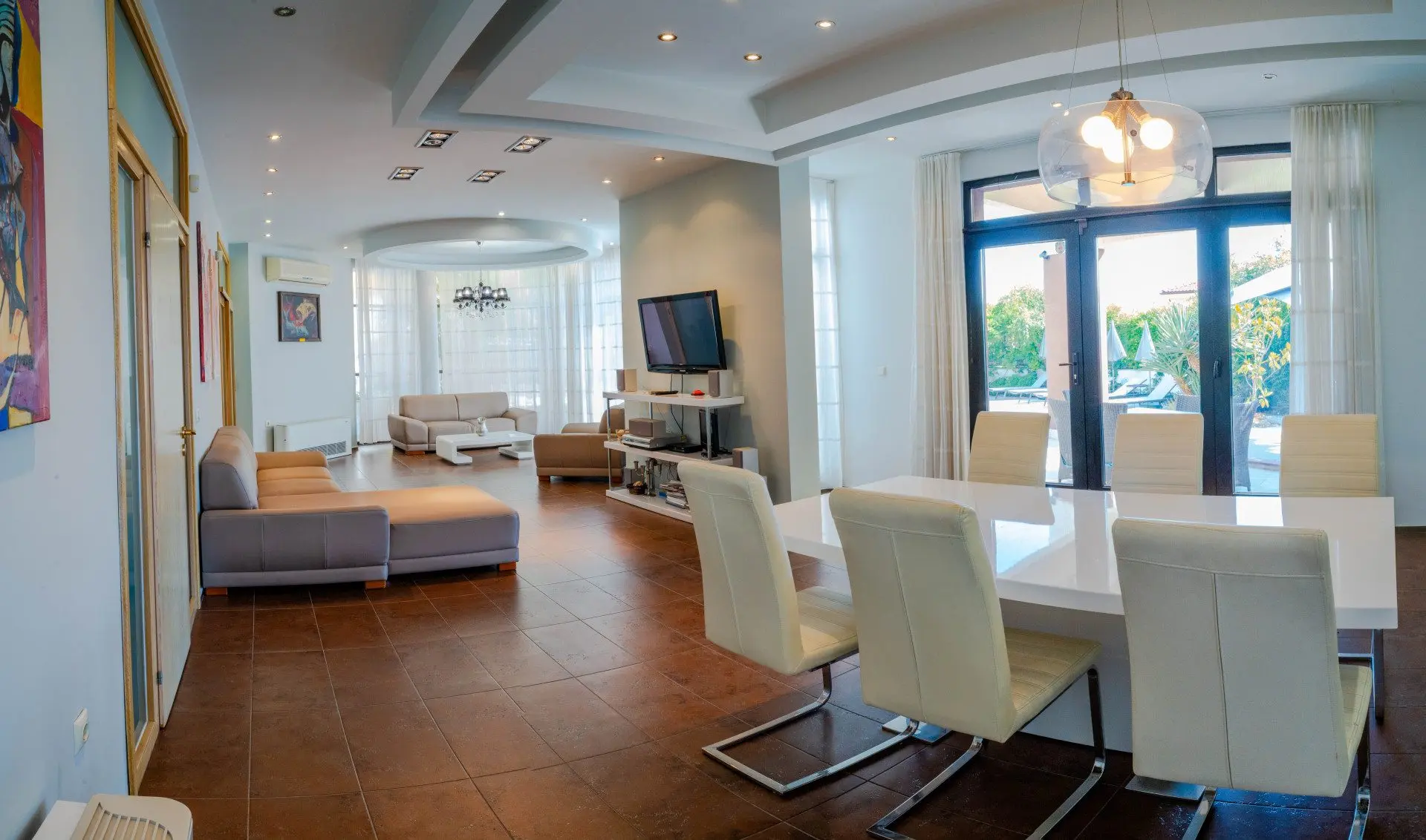 Spacious detached house in excellent condition and swimming pool in Budjaka area
