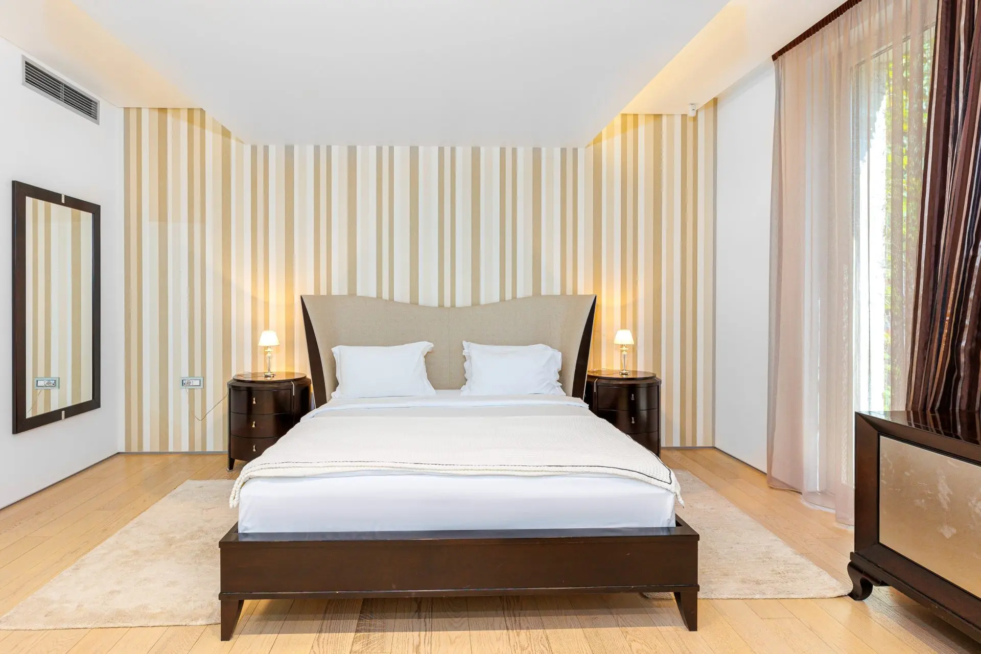 Luxurious and spacious apartment