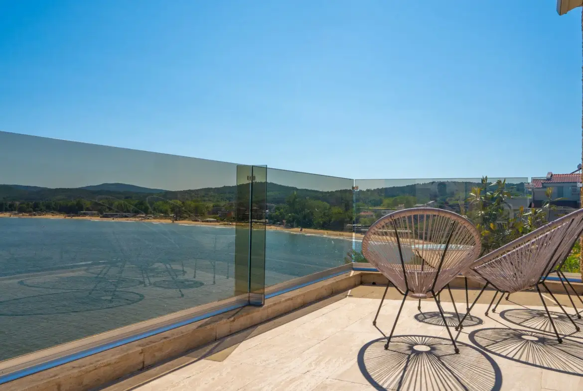 Excellent detached house in Sozopol on the seafront with pool and beach.