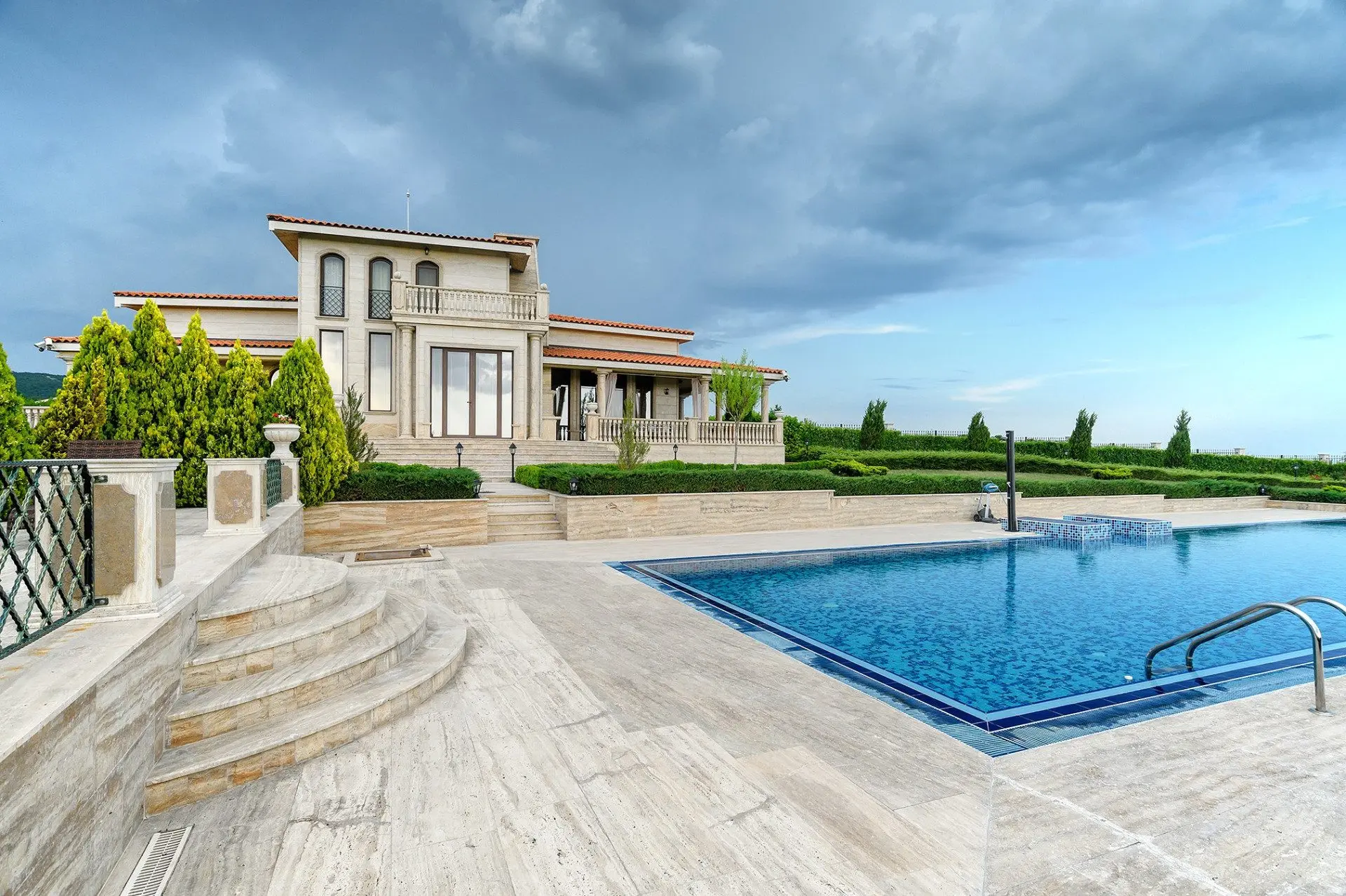 841343ce7216c474d4cc2b7843f086ee An exclusive residence with a pool near the Sunny Beach resort