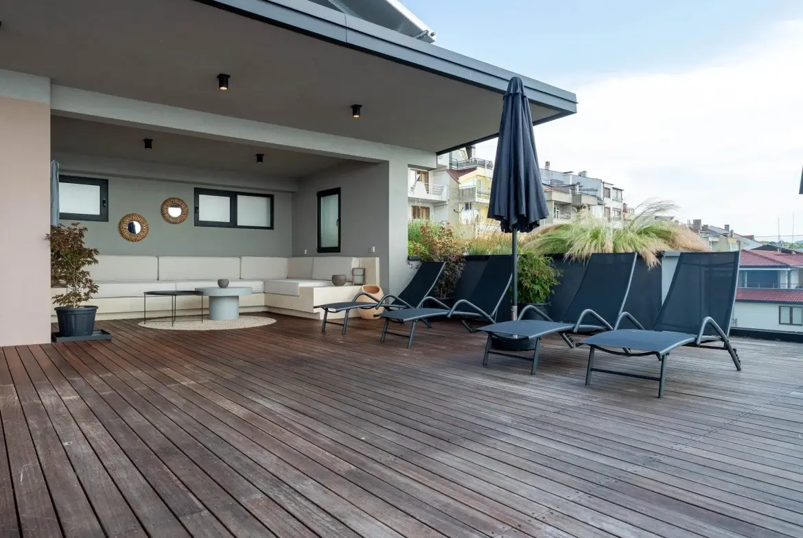 Penthouse with an infinity pool and a view of Marina Port Sozopol