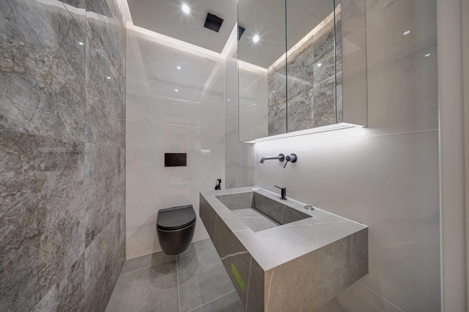84c0a9a8d5d4e6fdd7847df709547529 Luxurious two-bedroom apartment in an iconic, innovative building Kosher