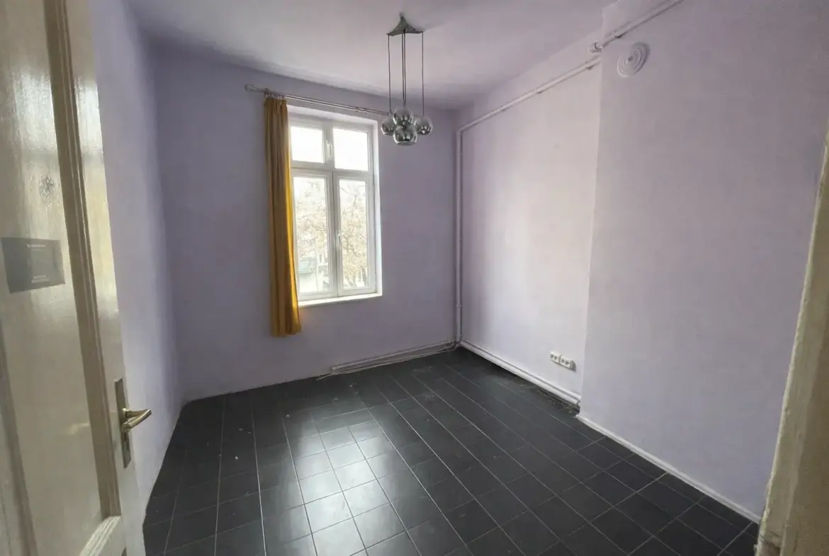 Spacious floor of an aristocratic house in the ideal center of Sofia for sale