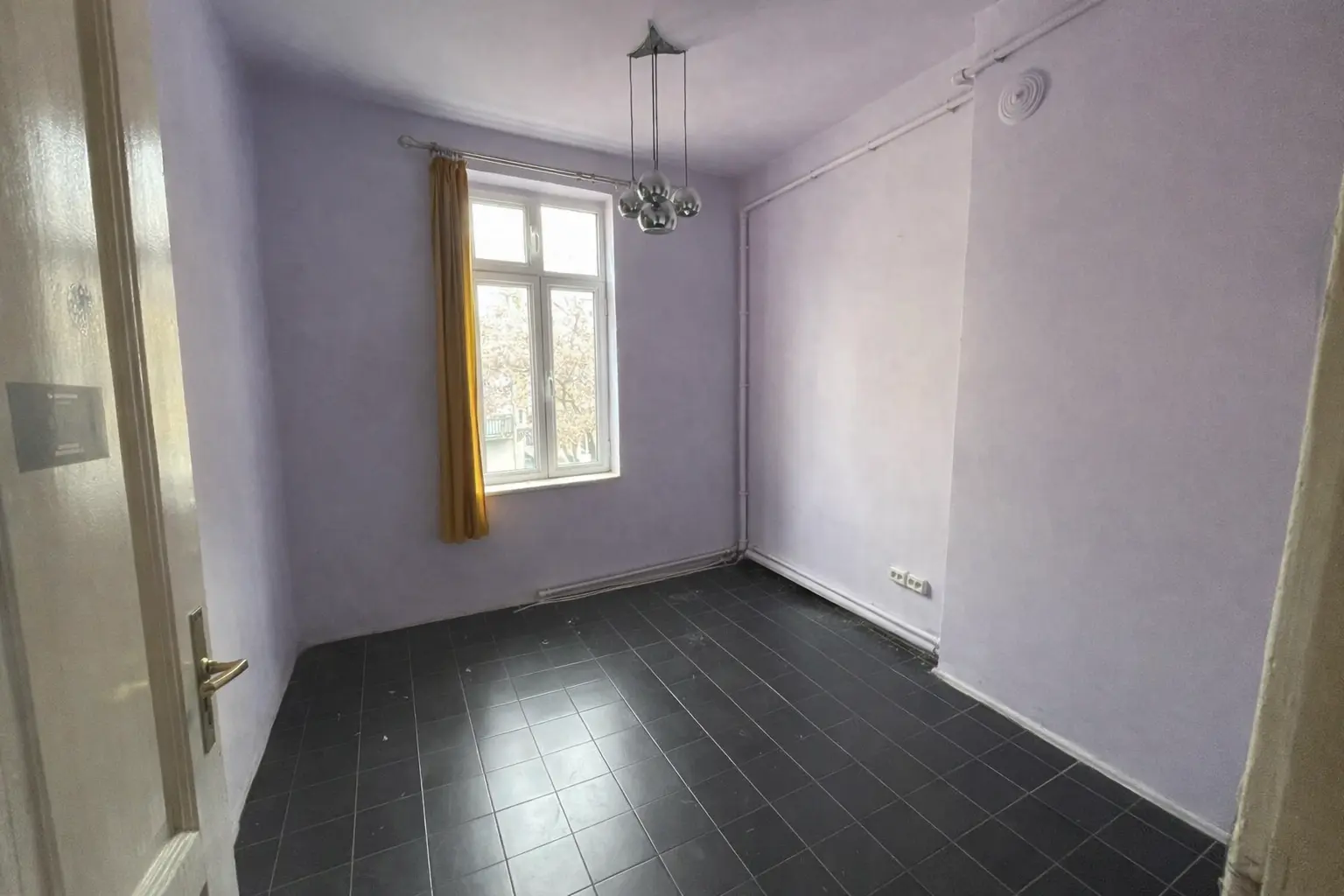 Spacious floor of an aristocratic house in the ideal center of Sofia for sale