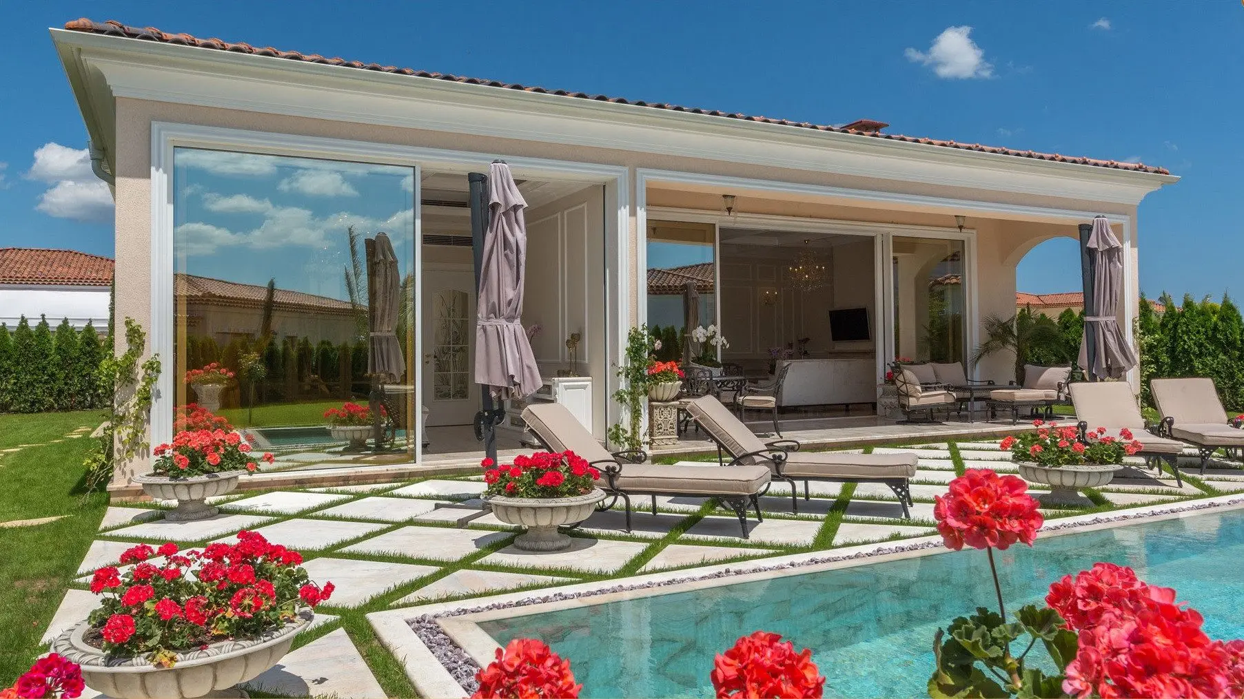 Luxurious villa with pool in Sunny Beach for sale