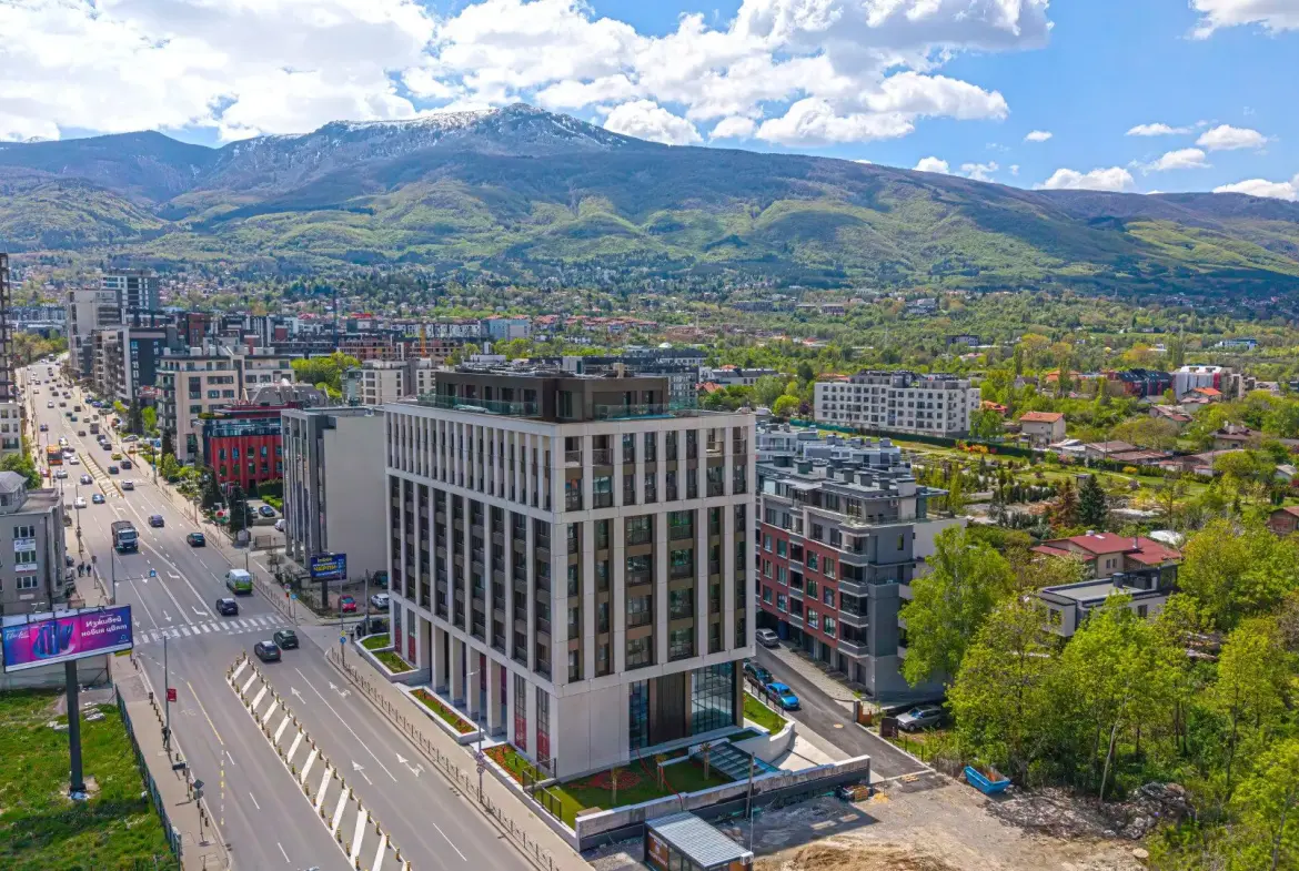 Multi-room apartment in a new elegant building on Cherni Vrah Blvd. for sale
