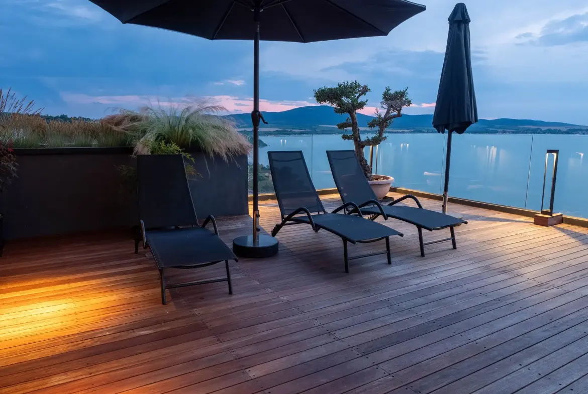 Penthouse with an infinity pool and a view of Marina Port Sozopol