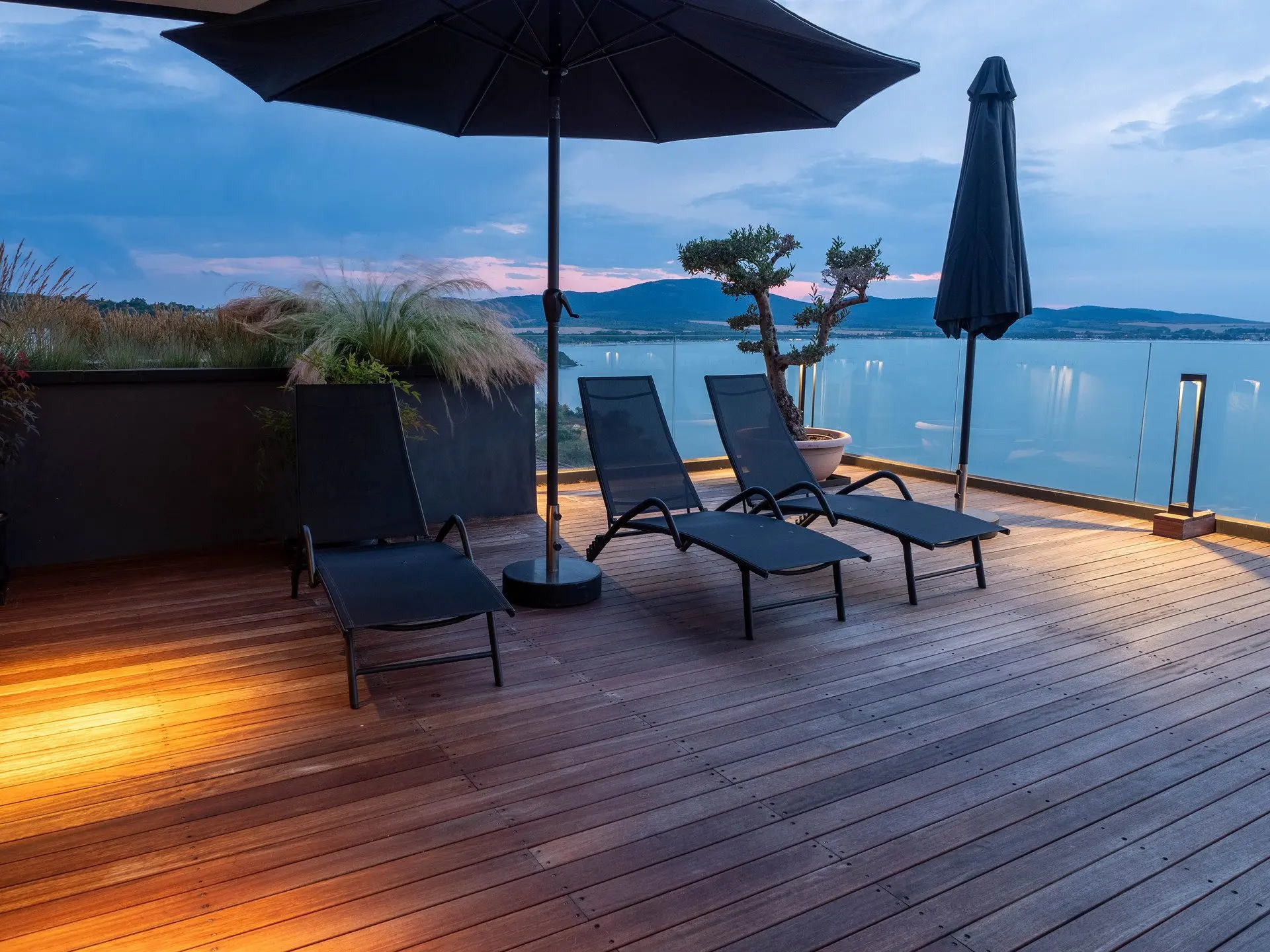 Penthouse with an infinity pool and a view of Marina Port Sozopol