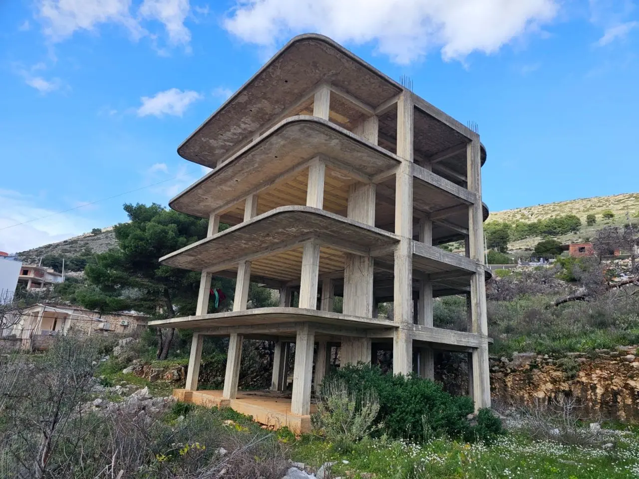 4-Story Building for Sale in Saranda with Sea View – Great Investment Opportunity