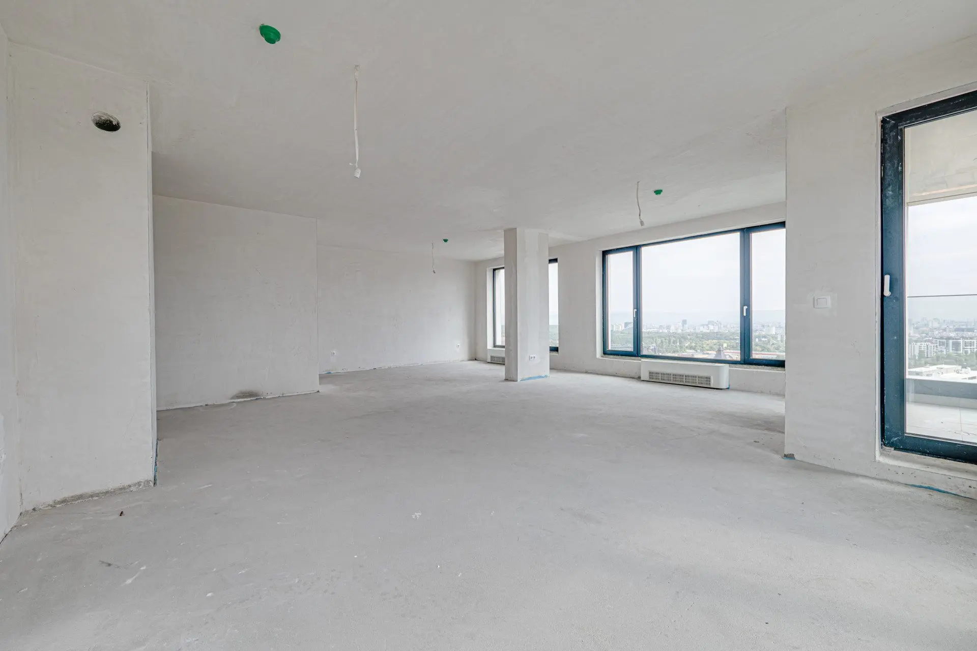 Three bedroom apartment in a luxury building next to Paradise Mall