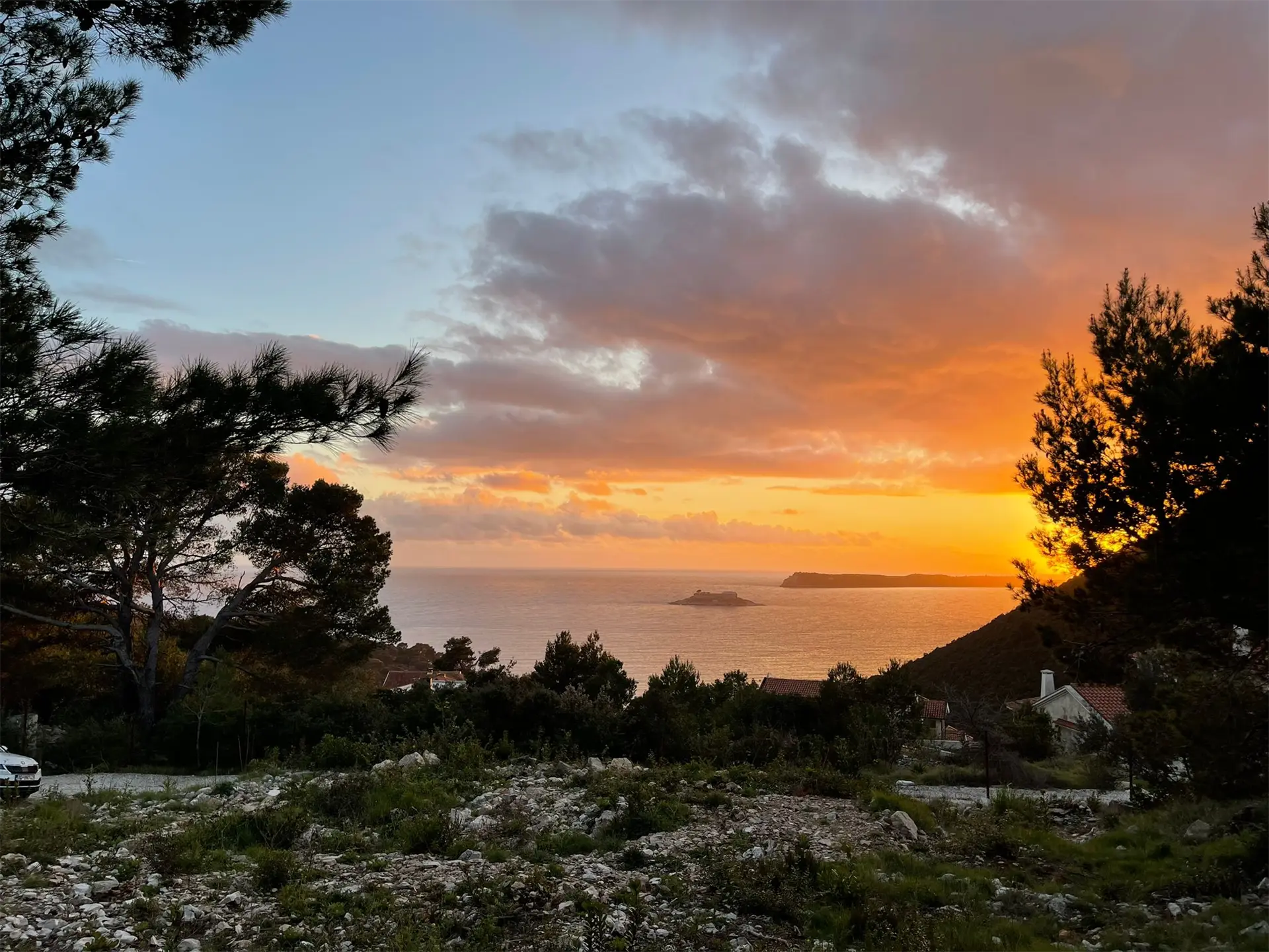 Urbanized land with a sea view for sale