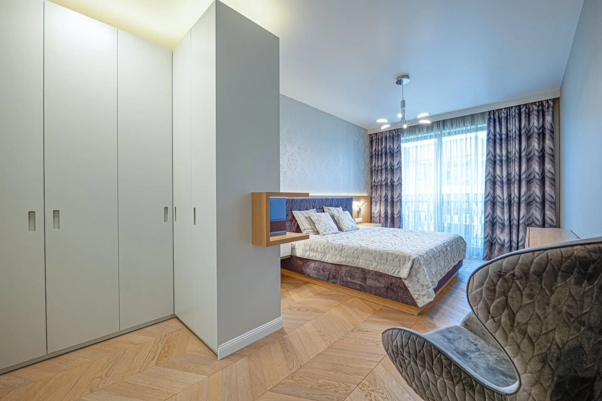 Elegant two-bedroom residence with a contemporary interior in a prestigious building