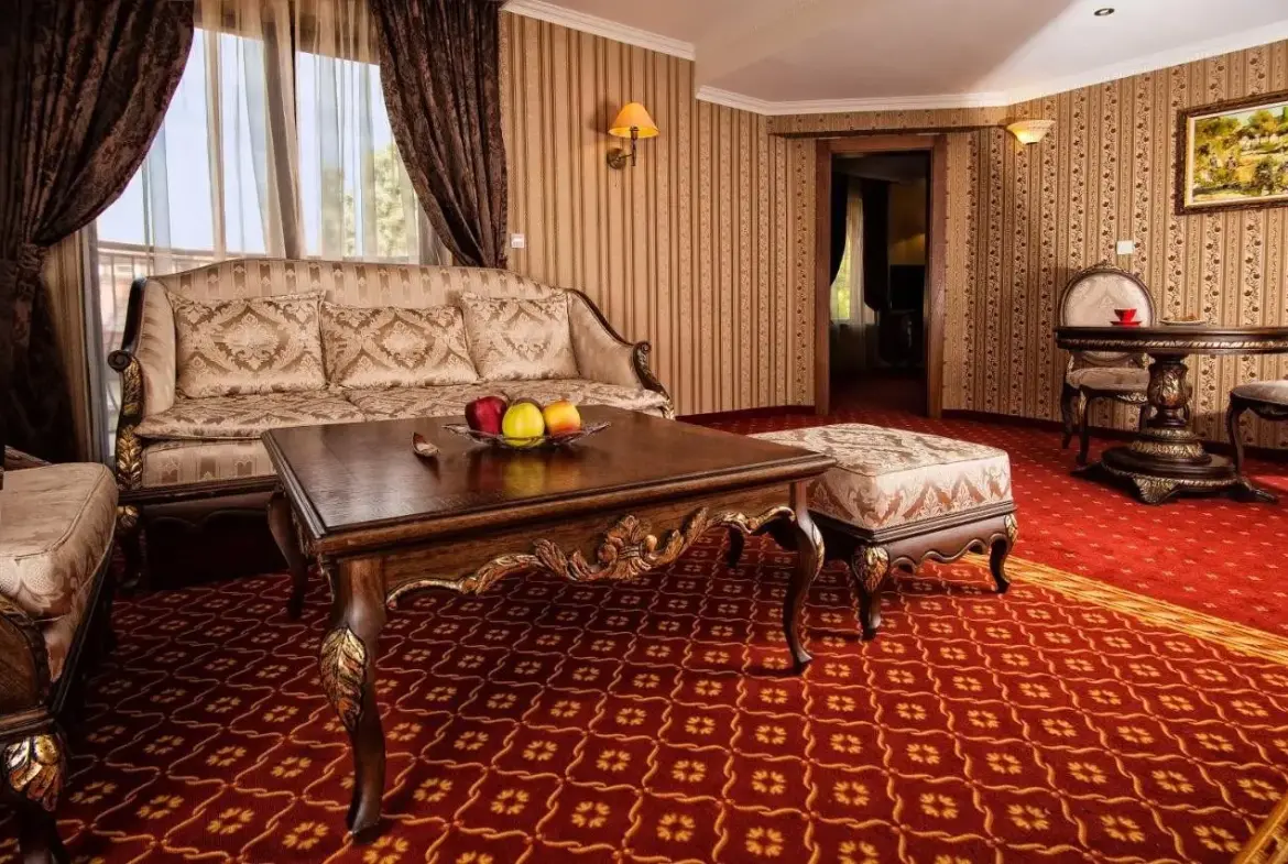 Hotel with restaurant in Hisarya for sale