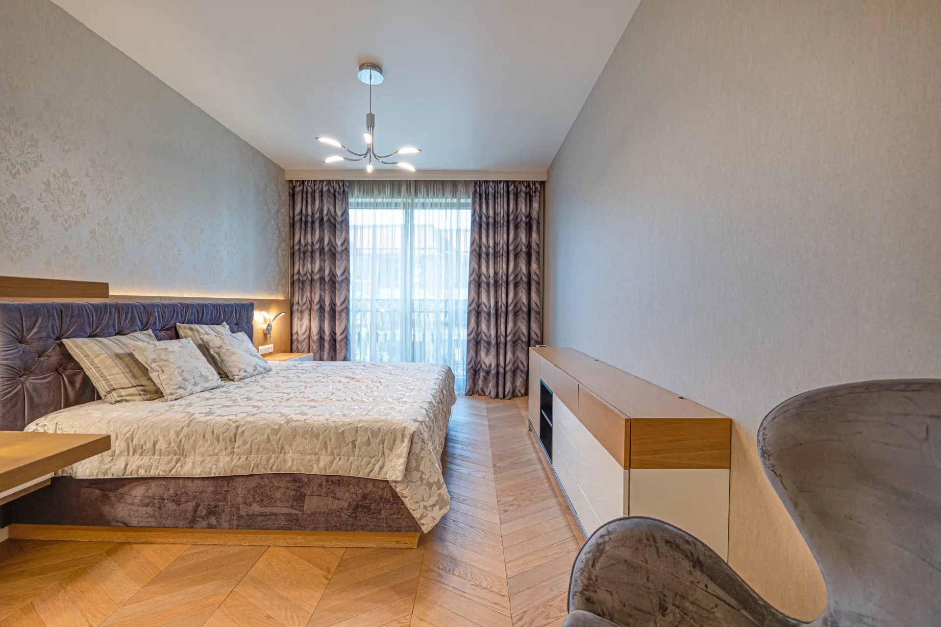 Elegant two-bedroom residence with a contemporary interior in a prestigious building