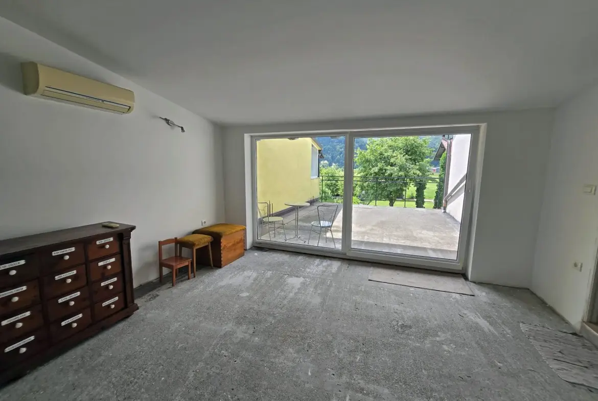 Soca Area – Kobarid, Spacious house with commercial space