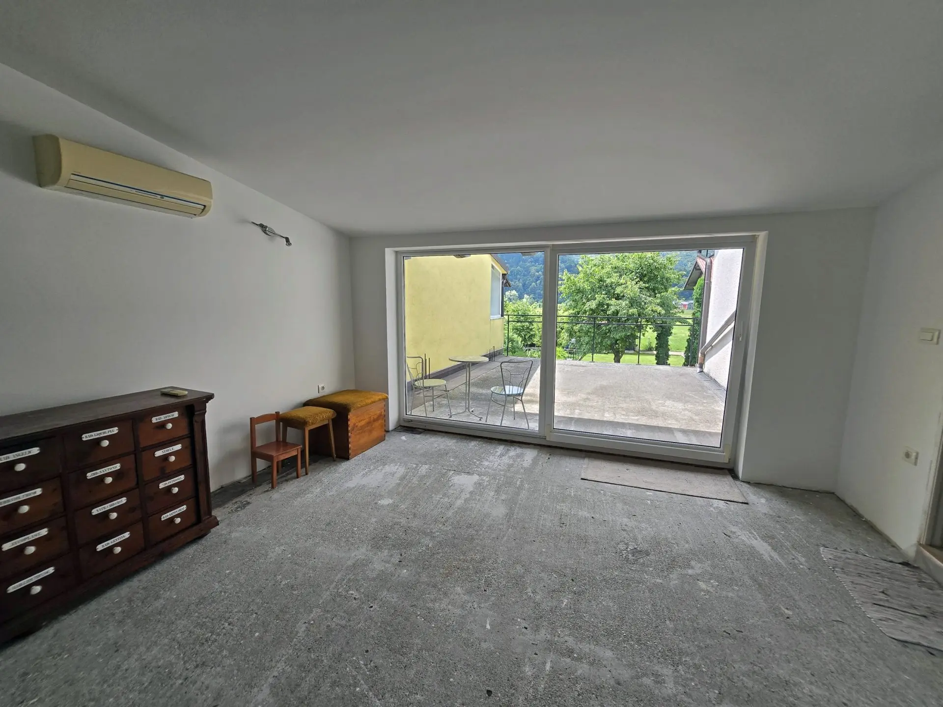 Soca Area – Kobarid, Spacious house with commercial space