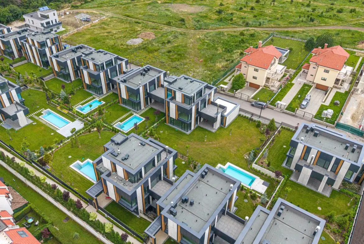Luxury house in a gated complex near the Anglo-American School