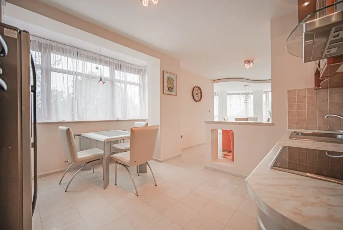 Spacious four-room apartment with panoramic views of Borisova Garden in the heart of Lozenets