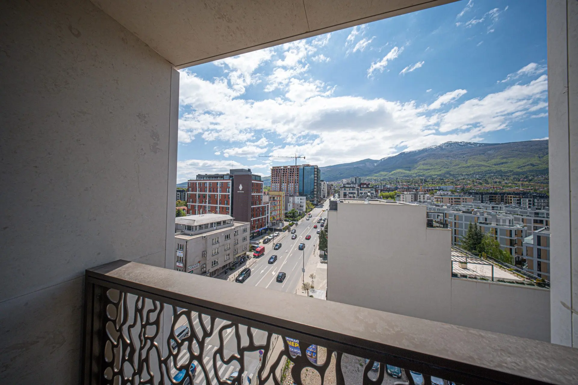 Multi-room apartment in a new elegant building on Cherni Vrah Blvd. for sale