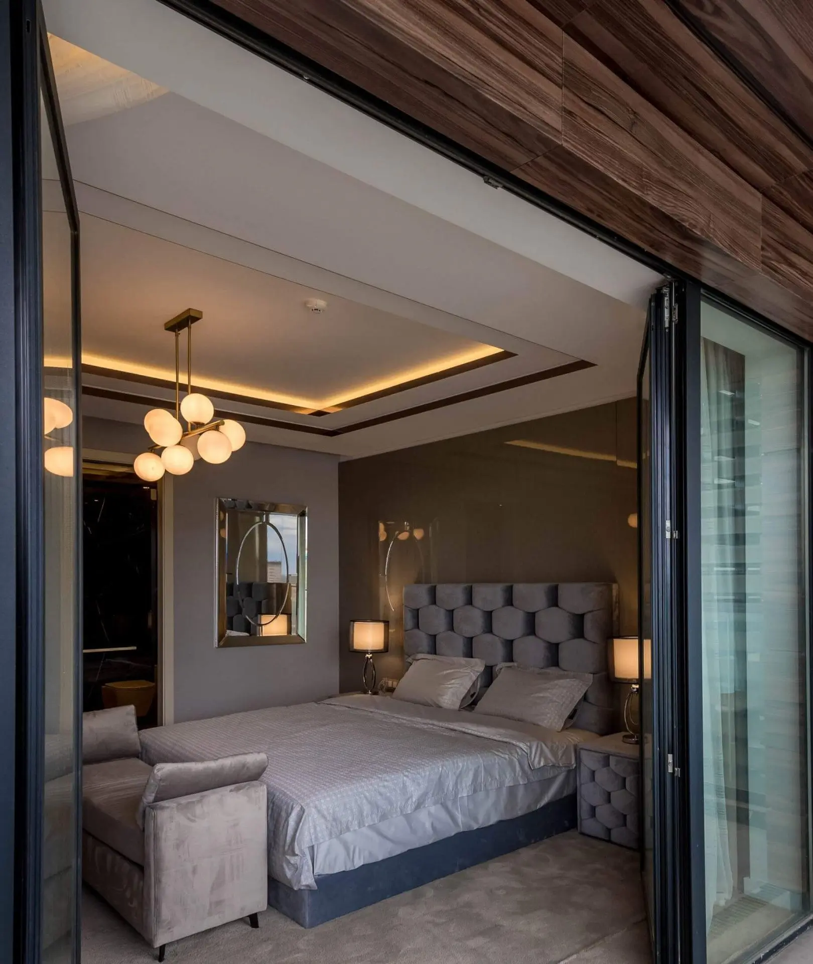 8c5d944d5671be76a10dcc973eac5b8a-1 Luxury apartment in a complex on the first line to the beach