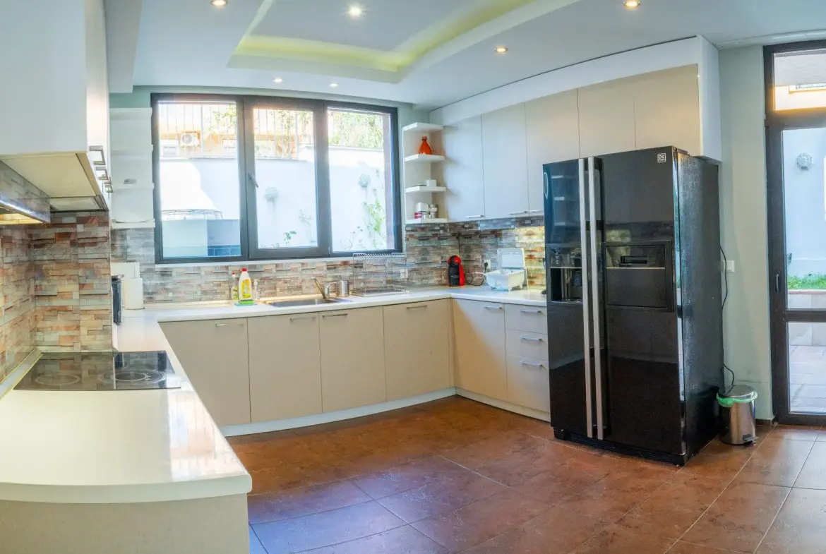 Spacious detached house in excellent condition and swimming pool in Budjaka area