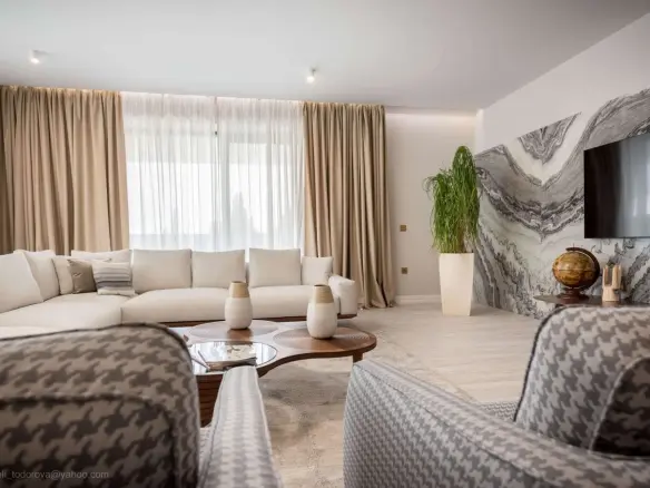 Luxury apartment next to the beach with a sea view