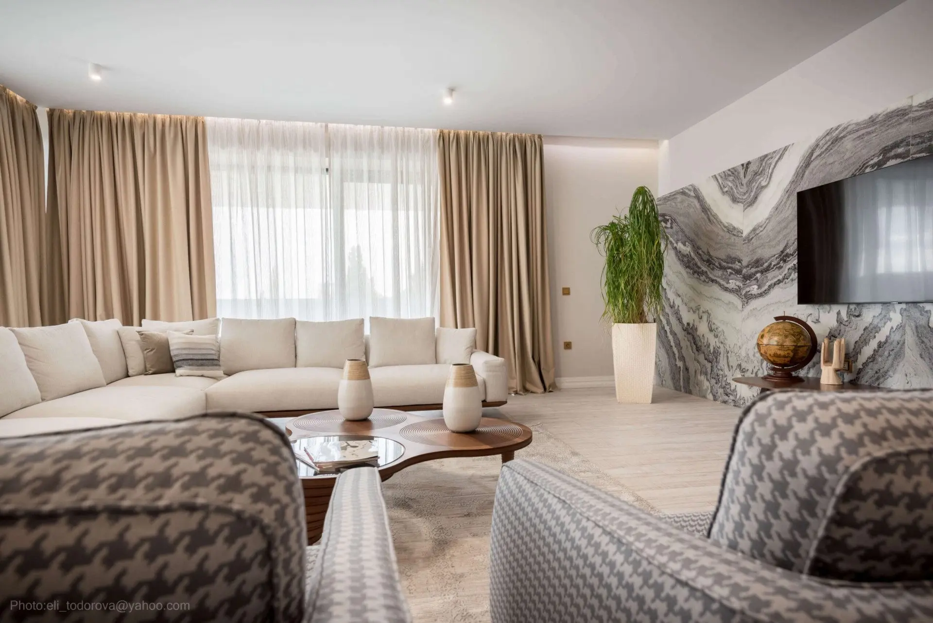 Luxury apartment next to the beach with a sea view
