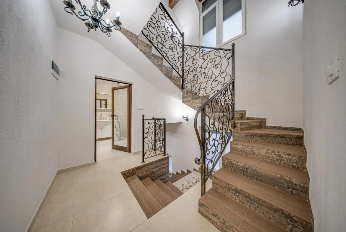 Fully renovated and partially furnished house in Oborishte for sale