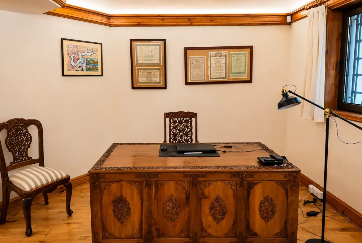Detached house located in the heart of the old town and the iconic Greek Quarter
