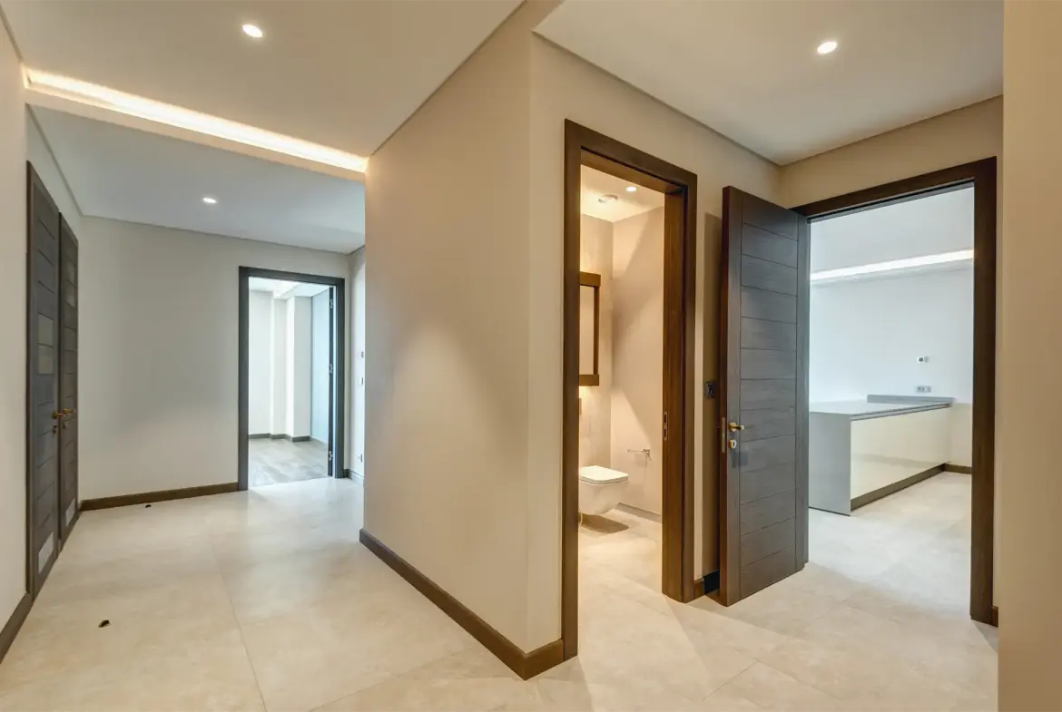 Spacious and modern three-bedroom apartment in Marina Residences