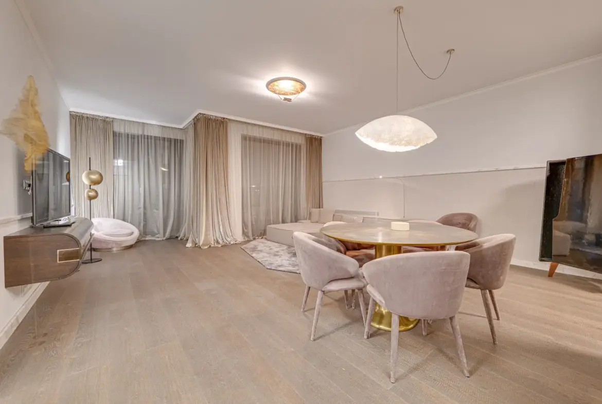 Designer apartment in an iconic building with a parking space included in the price