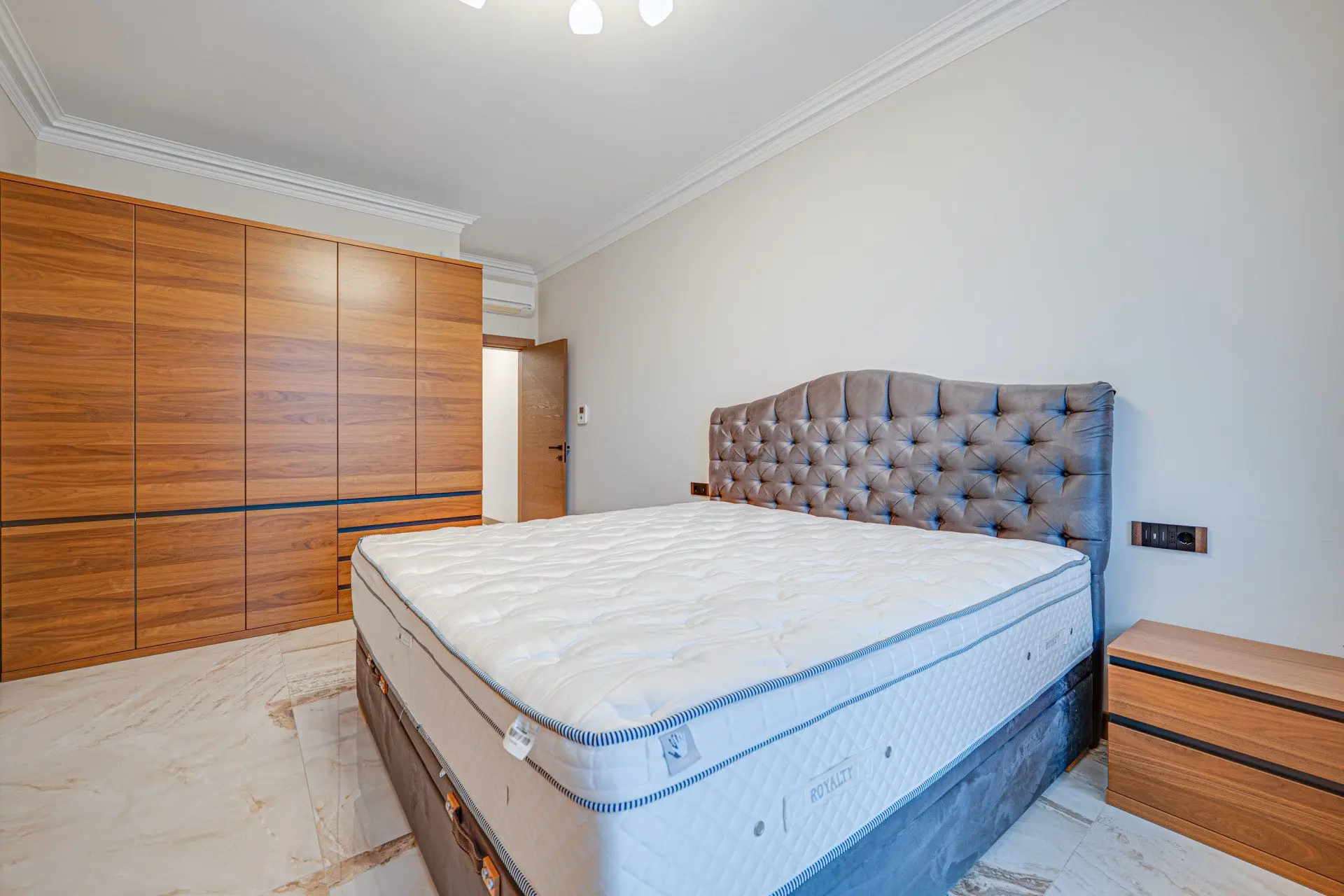 Fully furnished four-room apartment in a gated residential complex in the Lozenets neighborhood