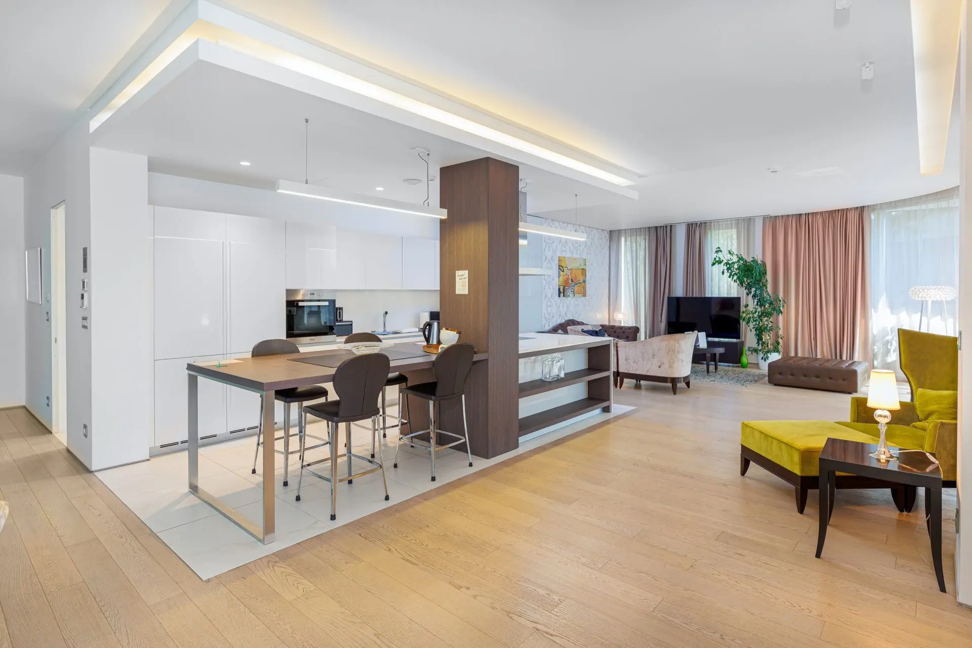 Luxurious and spacious apartment