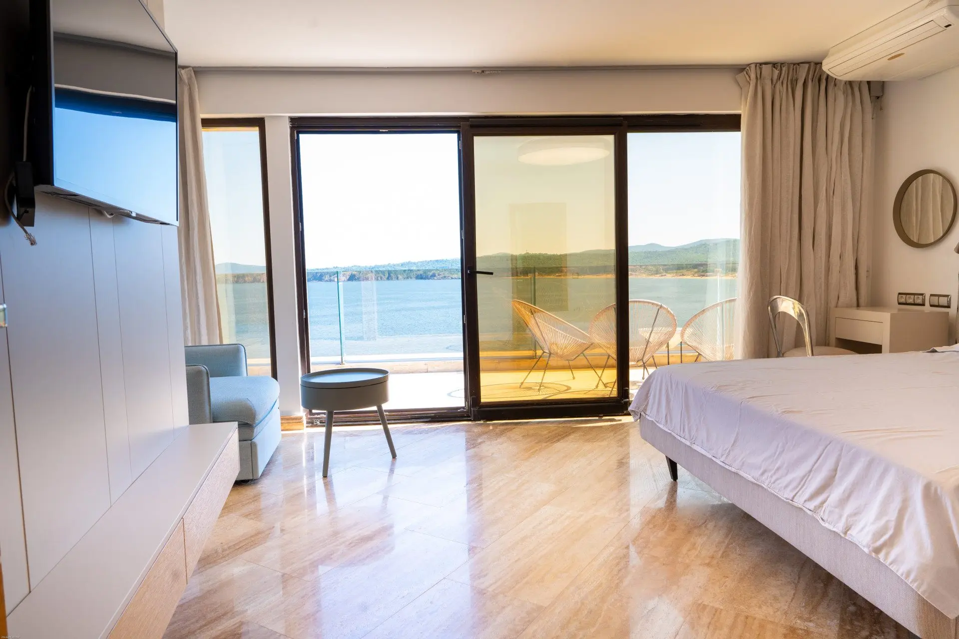 8fa8ef9ef2be041540045a7280e92d80-1 Excellent detached house in Sozopol on the seafront with pool and beach.